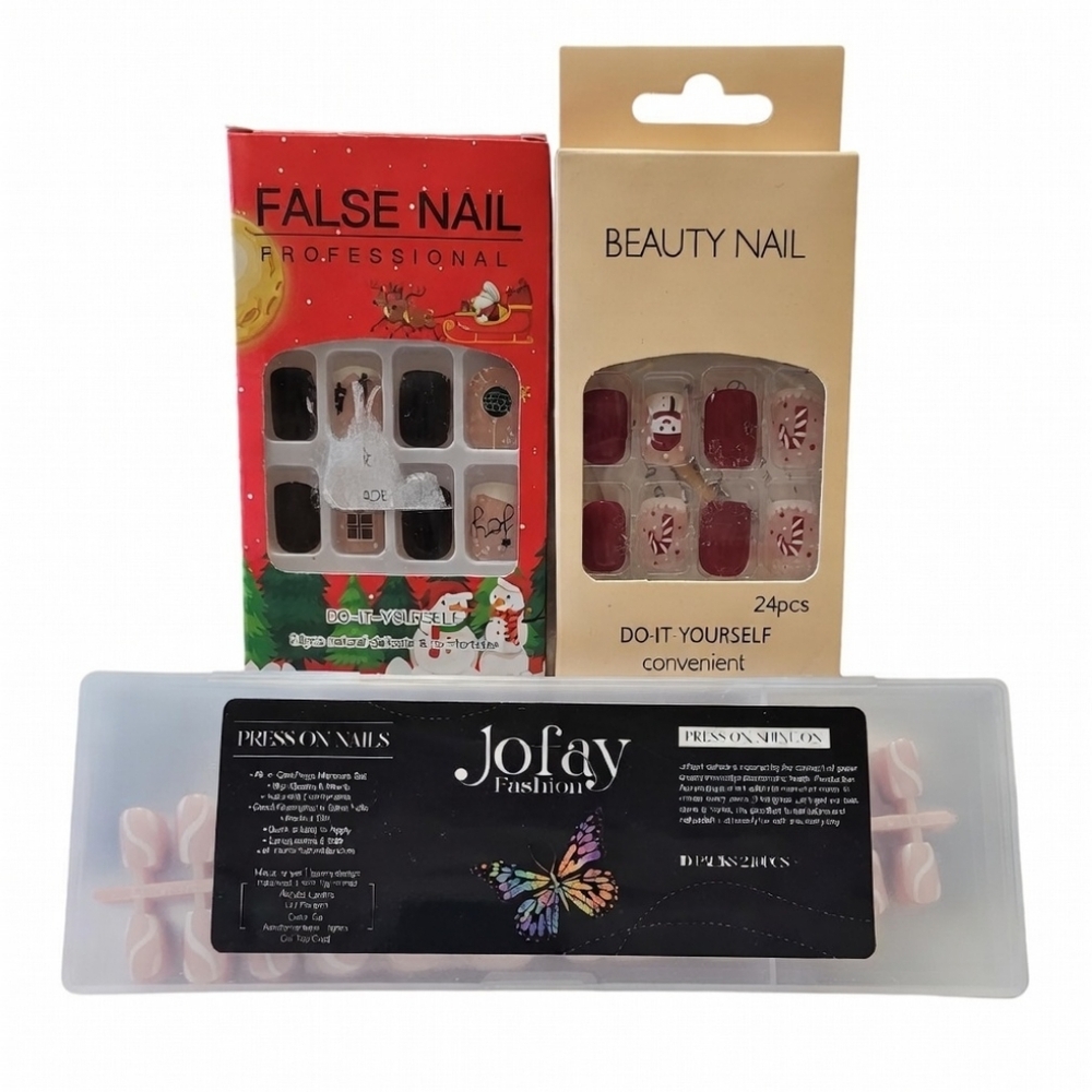 Nail Set with Christmas Design